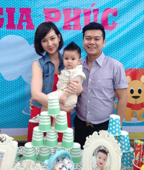 Đến tháng 8/2012, Quỳnh Chi sinh quý tử cho gia đình đại gia Diệu Hiền. Từ khi lấy chồng và sinh con, người đẹp sinh năm 1990 gần như biến mất khỏi showbiz, tập trung chăm lo cho gia đình nhỏ. Cô và chồng cũng hiếm khi xuất hiện cùng nhau ở các sự kiện giải trí. Ảnh: NVCC Hôn nhân không như ý của 3 người đẹp Việt lấy chồng sớm