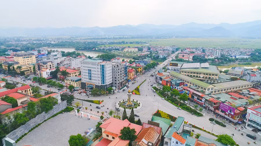 Từng là chiến trường đầy khói lửa, trải qua 68 năm, Điện Biên hôm nay đang từng ngày thay da đổi thịt, để khoác lên mình một diện mạo mới.