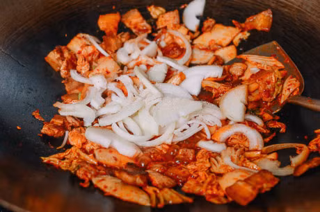 Thit ba chi rang kim chi la mieng, chi 10 phut la xong - Anh 3