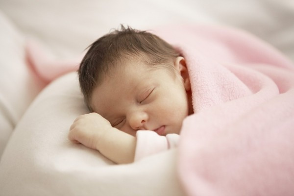 10 điều mẹ không nên làm vì có thể nguy hiểm tới trẻ nhỏ - Ảnh 4