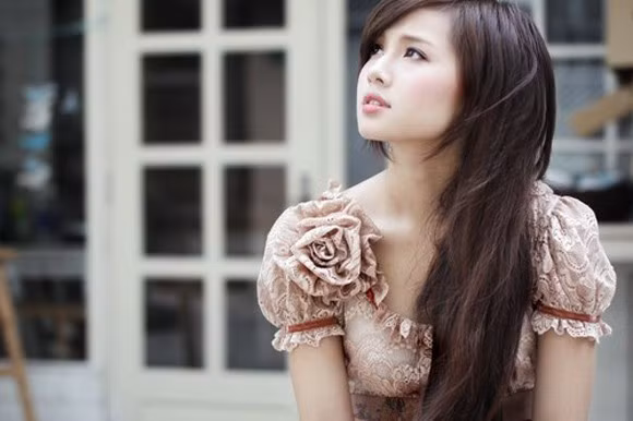 Thủa mới vào nghề Tâm tít được nhiều người chú ý bởi vẻ đẹp long lanh, thuần khiết. Cô nhanh chóng trở thành gương mặt được nhiều nhãn hàng quảng cáo lựa chọn. “Thừa thắng xông lên” Tâm Tít lấn sân sang lĩnh vực điện ảnh và ca hát, được giới trẻ yêu thích.