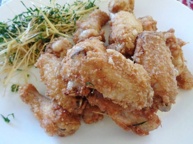 Cánh gà rang muối giòn ngon cho ngày cuối tuần Cánh gà rang muối giòn ngon cho ngày cuối tuần