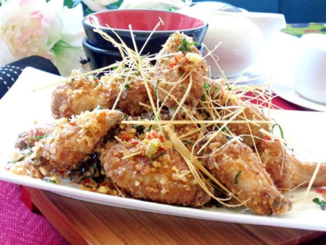 Cánh gà rang muối giòn ngon cho ngày cuối tuần Cánh gà rang muối giòn ngon cho ngày cuối tuần