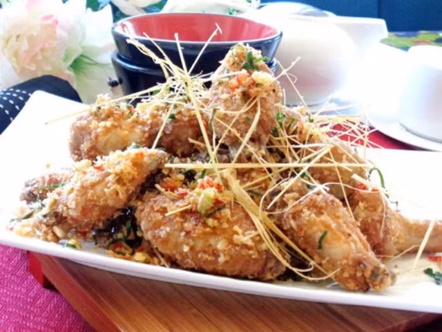 Cánh gà rang muối giòn ngon cho ngày cuối tuần