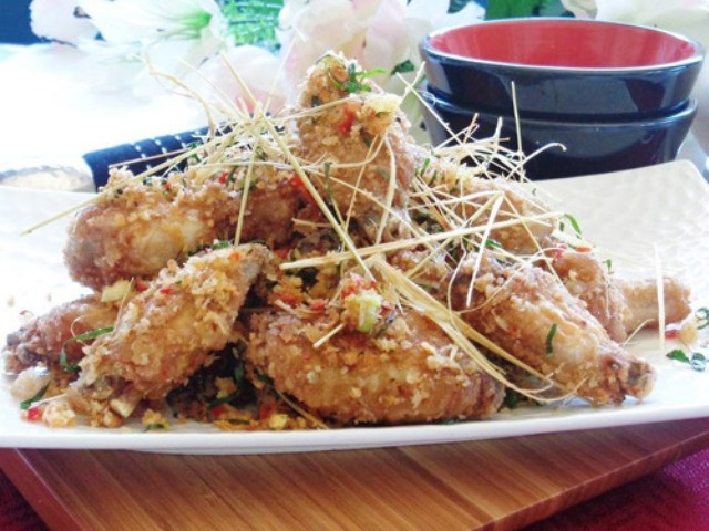 Cánh gà rang muối giòn ngon cho ngày cuối tuần Cánh gà rang muối giòn ngon cho ngày cuối tuần