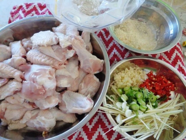 Cánh gà rang muối giòn ngon cho ngày cuối tuần