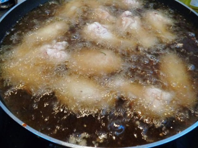 Cánh gà rang muối giòn ngon cho ngày cuối tuần Cánh gà rang muối giòn ngon cho ngày cuối tuần