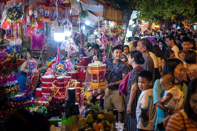 Phố Hàng mã trong dịp Trung thu (Ảnh: Linh Pham/Getty Image).