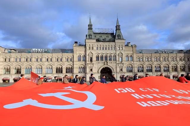 Cách đây 104 năm, ngày 7/11/1917, một sự kiện lịch sử vĩ đại của loài người đã xảy ra ở nước Nga - cuộc Cách mạng Tháng Mười Nga. (Ảnh: Trần Hiếu/TTXVN)