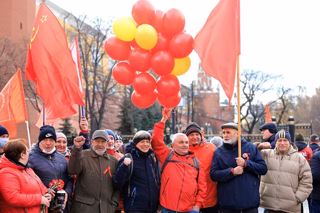 Không khí hân hoan kỷ niệm 104 năm Cách mạng Tháng Mười tại Nga ở thủ đô Moskva của Nga. (Ảnh: Duy Trinh/TTXVN)