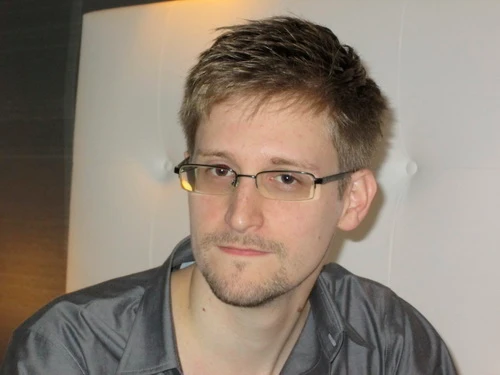 Cựu nhân viên tình báo Mỹ Edward Snowden - Ảnh: Reuters