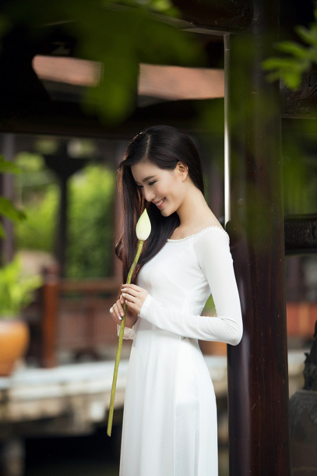 MC Mỹ Linh gợi cảm trong tà áo dài trắng tinh khôi - Ảnh 3 MC My Linh goi cam trong ta ao dai trang tinh khoi - Anh 3