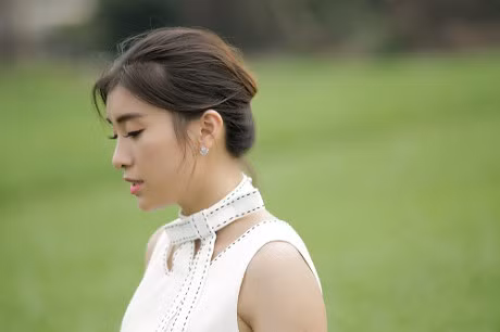 Tieu Chau Nhu Quynh khoc het nuoc mat khi quay MV moi - Anh 1