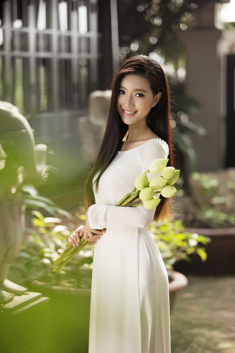 MC Mỹ Linh gợi cảm trong tà áo dài trắng tinh khôi - Ảnh 5 MC My Linh goi cam trong ta ao dai trang tinh khoi - Anh 5
