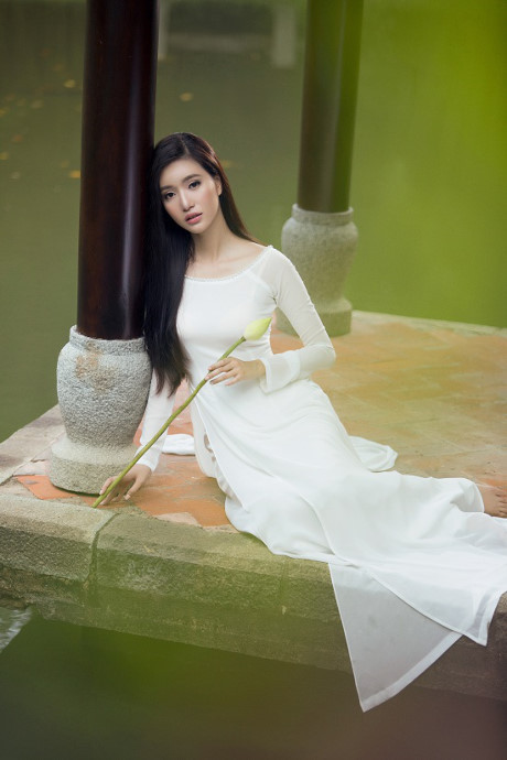 MC Mỹ Linh gợi cảm trong tà áo dài trắng tinh khôi - Ảnh 1 MC My Linh goi cam trong ta ao dai trang tinh khoi - Anh 1