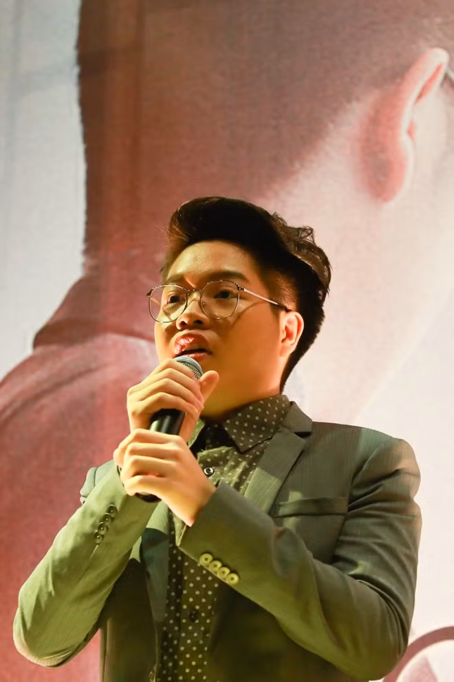 Sau MV Chỉ một câu, Đức Phúc tiếp tục phát hành single song ca cùng huấn luyện viên Mỹ Tâm. Bên cạnh đó, anh chàng cũng nhiều hoạt động âm nhạc khác dưới sự định hướng của huấn luyện viên. Sau MV Chỉ một câu, Đức Phúc tiếp tục phát hành single song ca cùng huấn luyện viên Mỹ Tâm. Bên cạnh đó, anh chàng cũng nhiều hoạt động khác âm nhạc khác dưới sự đính hướng của huấn luyện viên.