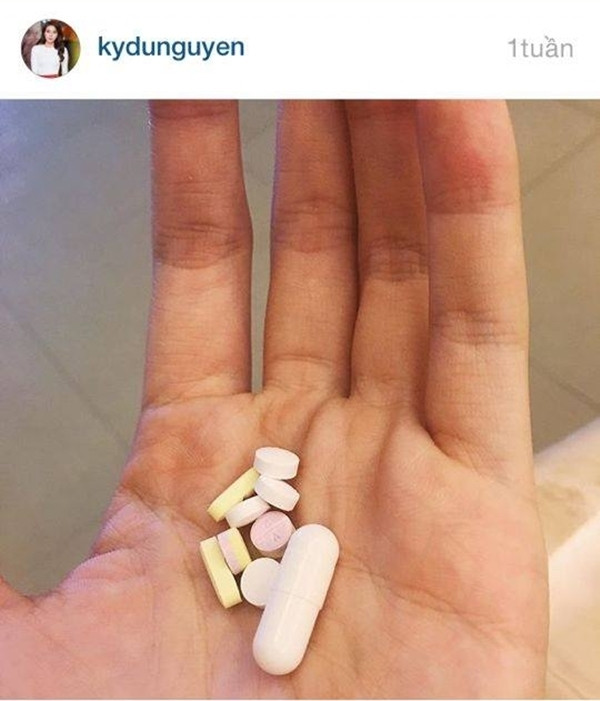 Trước đó, Kỳ Duyên thường xuyên chia sẻ hình ảnh phải uống thuốca Trước đó, Kỳ Duyên thường xuyên chia sẻ hình ảnh phải uống thuốc