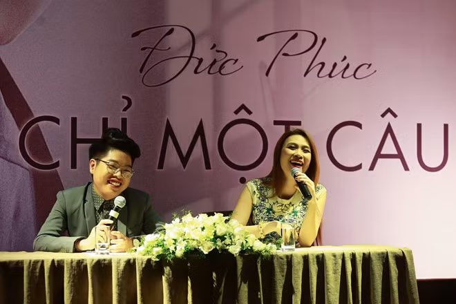 Bối cảnh quay MV khá đơn giản, thiên về khai thác tâm lý và cảm xúc để làm nền nâng giọng hát sâu lắng, tình cảm của người hát nhiều hơn là trưng trổ những kỹ thuật, kỹ xảo hoành tráng. Bối cảnh quay MV khá đơn giản, thiên về khai thác tâm lý và cảm xúc để làm nền nâng giọng hát sâu lắng, tình cảm của người hát nhiều hơn là trưng trổ những kỹ thuật, kỹ xảo hoành tráng.