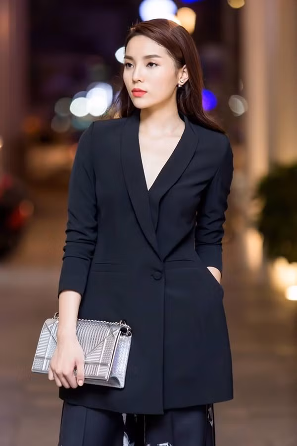 Gương mặt góc cạnh của Hoa hậu 19 tuổi khiến nhiều người bất ngờ