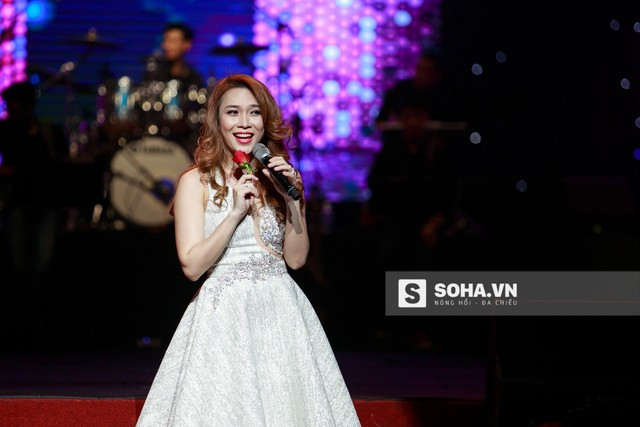 Tuấn Hưng véo tai Mỹ Tâm giữa sân khấu ảnh 21 Tuấn Hưng véo tai Mỹ Tâm giữa sân khấu ảnh 21
