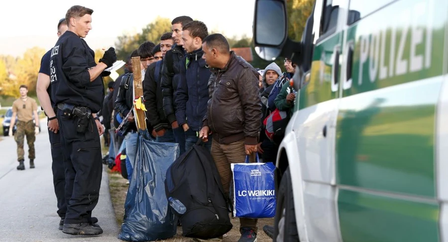 Báo Anh: Đảng của bà Merkel có “kế hoạch mật” theo tinh thần Bức tường Berlin