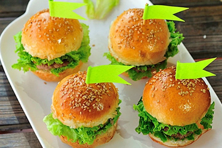 Đổi món cho bữa sáng với món bánh hamburger mini siêu cute