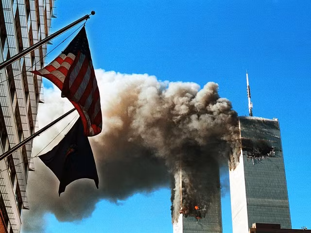 Cảnh tượng tòa tháp đôi bị tấn công.