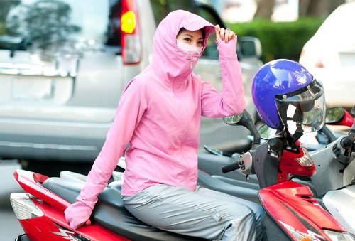 Áo chống nắng, váy chống nắng: Chọn sao cho chuẩn? - Ảnh 1 Áo chống nắng, váy chống nắng: Chọn sao cho chuẩn? - Ảnh 1