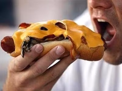 Mắc đủ bệnh vì ăn quá nhanh