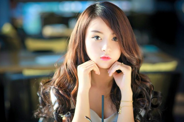 Hot girl mẫu ảnh kiếm thu nhập nhờ thay 60 bộ quần áo/ngày ảnh 5 Tuy không muốn tiết lộ con số thu nhập, nhưng Ngọc Anh cũng cho hay công việc này có thể giúp cô tiêu xài thoải mái mà không phải xin tiền từ gia đình.