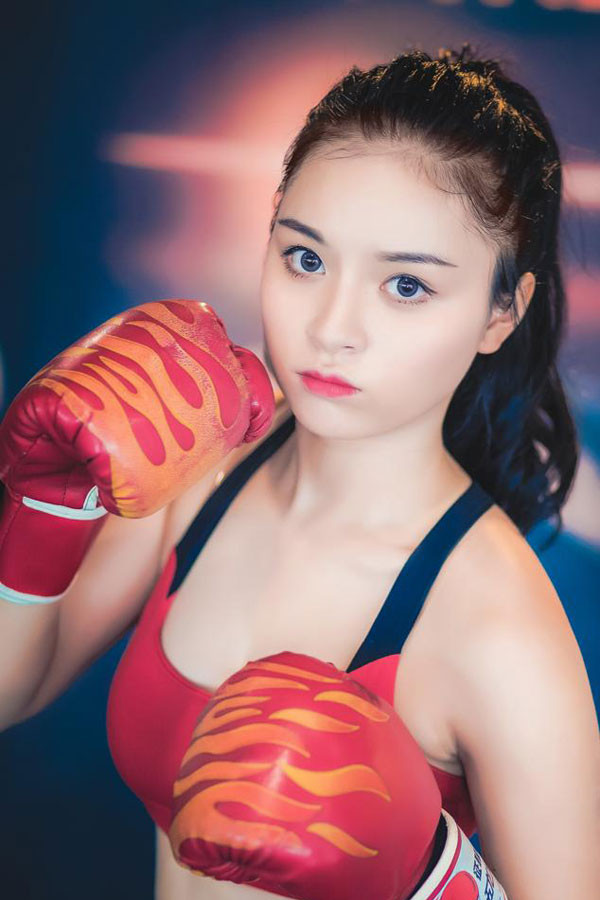 Hot girl mẫu ảnh kiếm thu nhập nhờ thay 60 bộ quần áo/ngày ảnh 6 Chia sẻ về công việc mà nhiều bạn trẻ tưởng chừng như đơn giản, Ngọc Anh cho hay, việc làm mẫu ảnh cũng cực không kém các nghề khác.