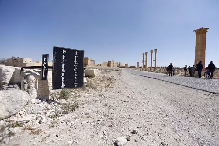 IS thất thế, bỏ lại nhiều vũ khí trên đường tháo chạy