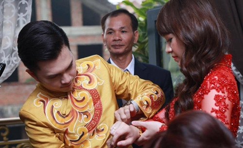 nam cuong di xe trieu do ruoc dau tai ha noi - 7