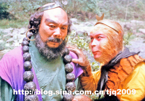 Lục Tiểu Linh Đồng 7 năm không tổ chức sinh nhật vì trùng ngày giỗ của đàn anh Diêm Hoài Lễ. Ảnh: Sina. Lục Tiểu Linh Đồng 7 năm không tổ chức sinh nhật vì trùng ngày giỗ của đàn anh Diêm Hoài Lễ. Ảnh: Sina.