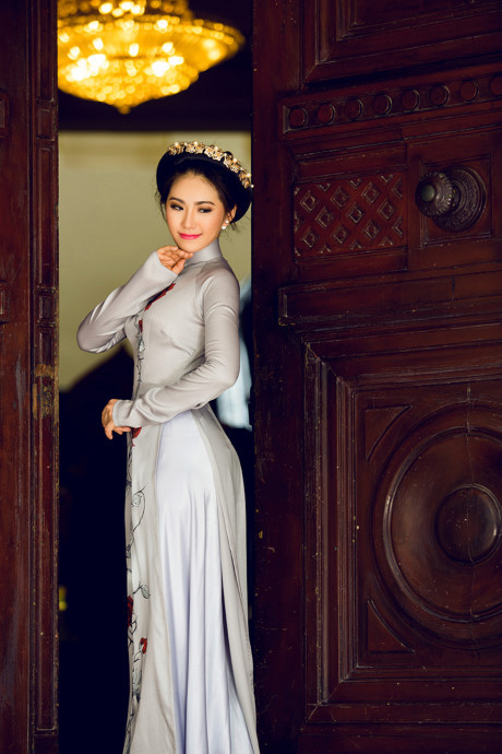 Lương Bích Hữu duyên dáng trong tà áo dài - Ảnh 7 Luong Bich Huu duyen dang trong ta ao dai - Anh 7