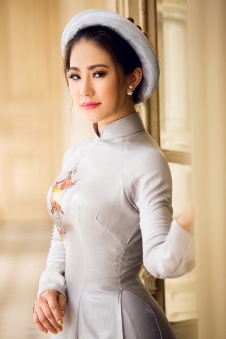Lương Bích Hữu duyên dáng trong tà áo dài - Ảnh 4 Luong Bich Huu duyen dang trong ta ao dai - Anh 4