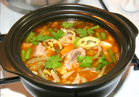 Cách chế biến món canh sườn non nấu cải chua đơn giản cho bữa cơm trưa - Ảnh 3 Cach che bien mon canh suon non nau cai chua don gian cho bua com trua - Anh 3
