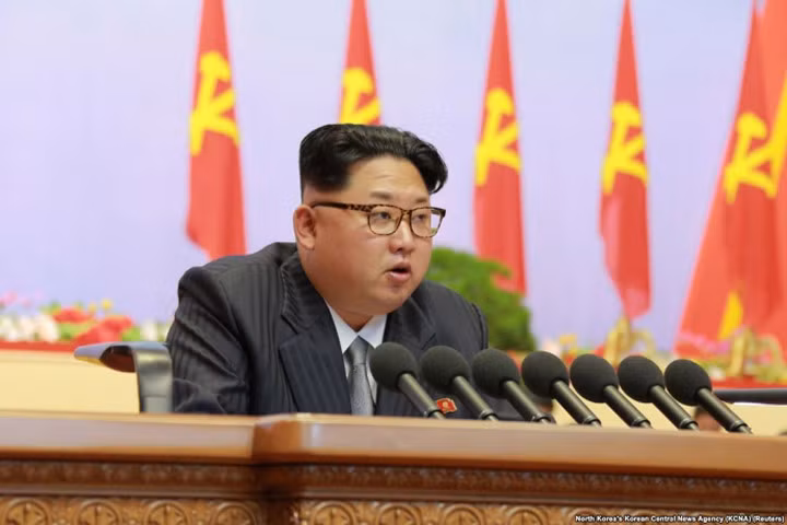 Kim Jong-un xử tử hai quan chức cấp cao vì ngủ gật, bất kính