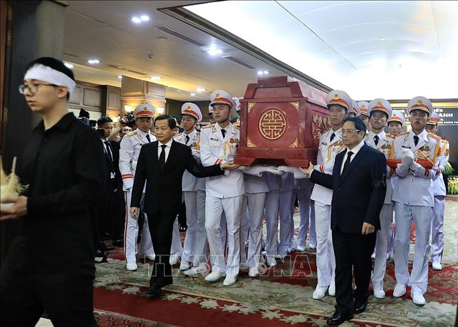 Thủ tướng Phạm Minh Chính và Phó Thủ tướng Lê Minh Khái đưa linh cữu Phó Thủ tướng Lê Văn Thành. Ảnh: Lâm Khánh/TTXVN. Thủ tướng Phạm Minh Chính và Phó Thủ tướng Lê Minh Khái đưa linh cữu Phó Thủ tướng Lê Văn Thành. Ảnh: Lâm Khánh/TTXVN.