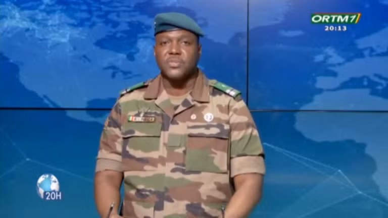 Đại tá Abdoulaye Maiga, Bộ trưởng quản lý lãnh thổ và phân cấp của Mali. (Ảnh: AP)