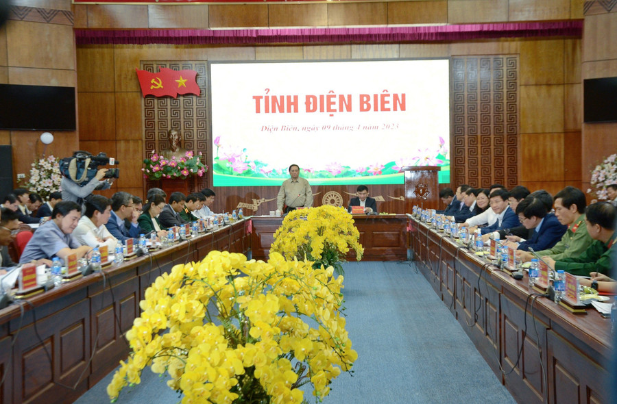 Toàn cảnh buổi làm việc.