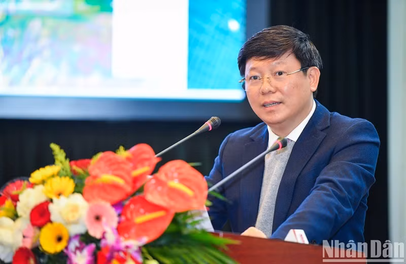 Ông Trần Thanh Lâm, Phó Trưởng Ban Tuyên giáo Trung ương gửi lời chúc mừng; đồng thời đánh giá cao sáng kiến của Báo Nhân Dân trong việc ra mắt chuyên trang OCOP.