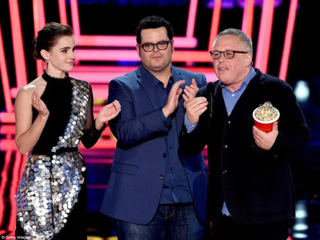 Nhung khoanh khac dep cua Emma Watson tai le trao giai MTV Movie & TV - Anh 8