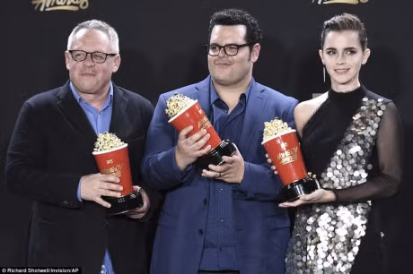 Nhung khoanh khac dep cua Emma Watson tai le trao giai MTV Movie & TV - Anh 7