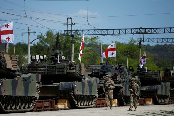 Lực lượng Mỹ và xe tăng M1A2 Abrams tham gia một cuộc tập trận chung tại Georgia năm 2016. (Nguồn: Reuters) 
