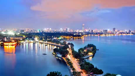 Cung ngam Ha Noi dep ruc ro khi len den - Anh 3