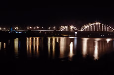 Cung ngam Ha Noi dep ruc ro khi len den - Anh 2