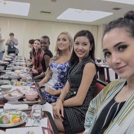 A hau Thuy Van khong kim duoc long truoc am thuc Nhat Ban - Anh 11