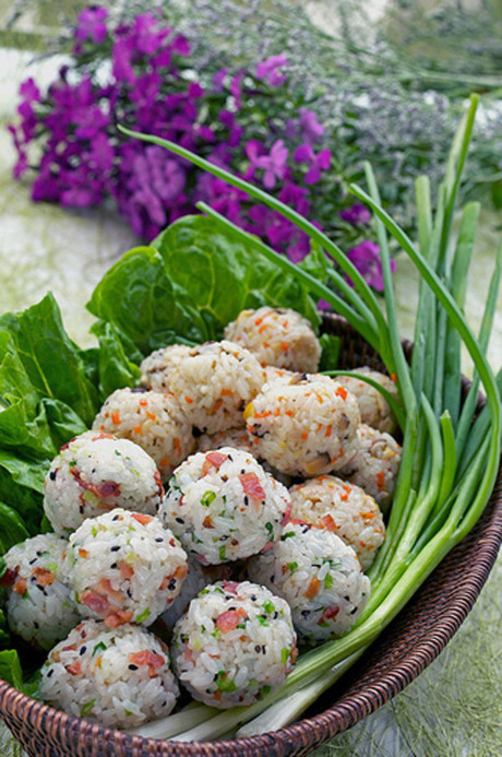 Đổi vị bữa sáng: Cơm nắm thịt nguội với rau củ cực ngon - Ảnh 6 Doi vi bua sang: Com nam thit nguoi voi rau cu cuc ngon - Anh 6