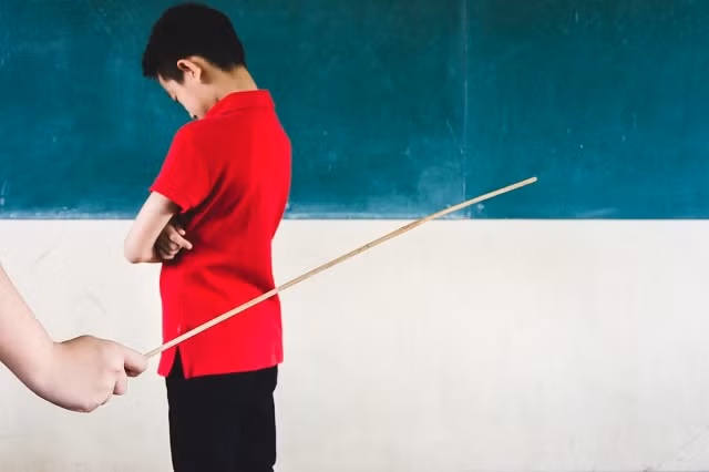 GV Trung Quốc bị cấm dùng hình phạt về thân thể đối với HS. (ảnh: SCMP)